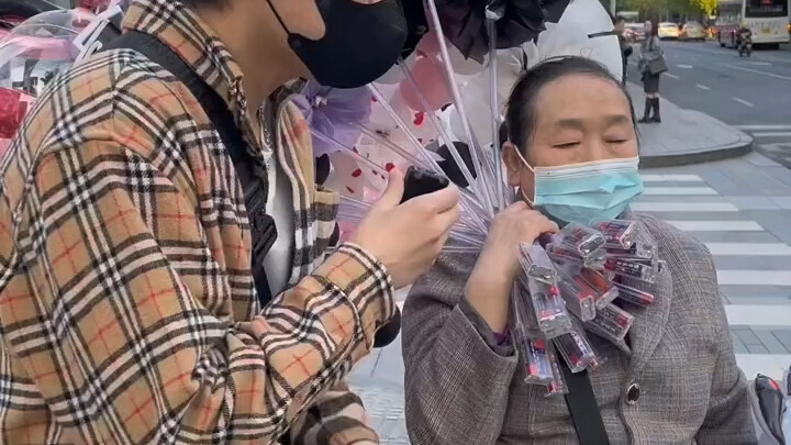 Tất cả mọi người đã được thông báo về việc quay phim.