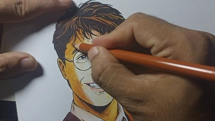 speed drawing mewarnai Harry Potter dengan pensil warna.