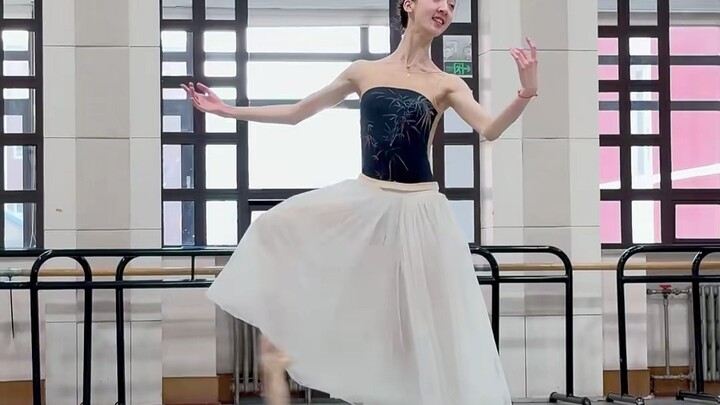 Qiu Yunting Rehearsing Giselle's Pointe Jumps