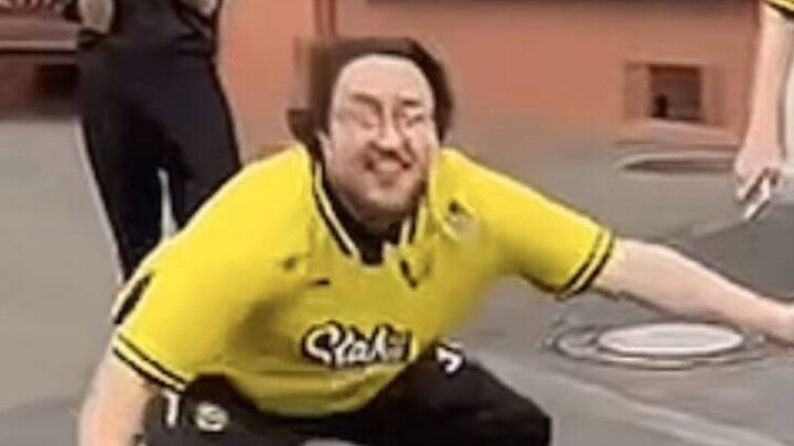 สมาชิกทีมผึ้งน้อย เตะบอลฉบับฟินเต็มอิ่ม