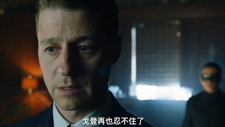 Cựu thủ lĩnh Gordon, Barnes, tái xuất giang hồ, còn cậu chủ Wayne biến thành một cỗ máy không cảm xú