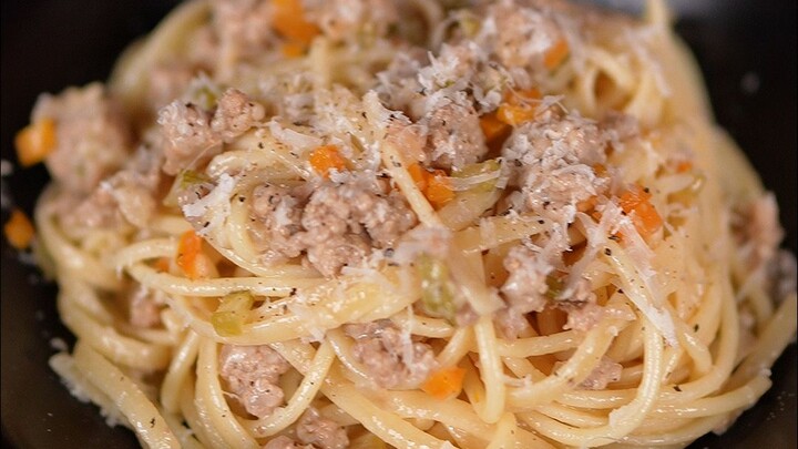 ฉันทำให้ชาวอิตาเลียนหลงรักพาสต้าซอสขาวนี้ Pasta al Ragù Bianco