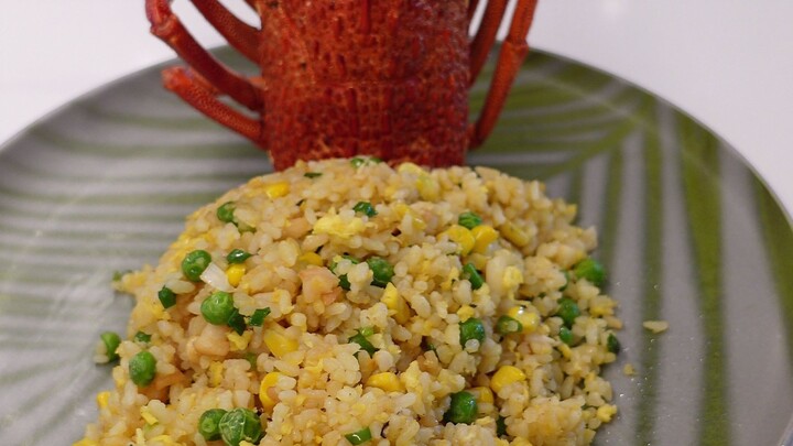 Menunggu selama 21 hari demi mendapatkan udang lobster asin, lalu menghadirkan nasi goreng yang tiad