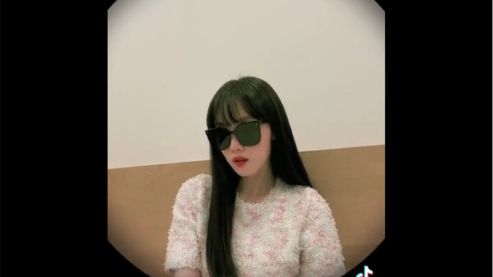 YG’s Got Another TikTok Star! Lee Sung-kyung Drops a New TikTok Video!