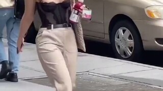 时装设计学院的同学们，会穿成什么样来上学呢？