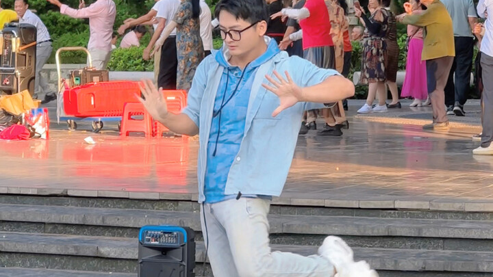 It's the season for everyone to dance again. I wiped the floor until it was shiny.