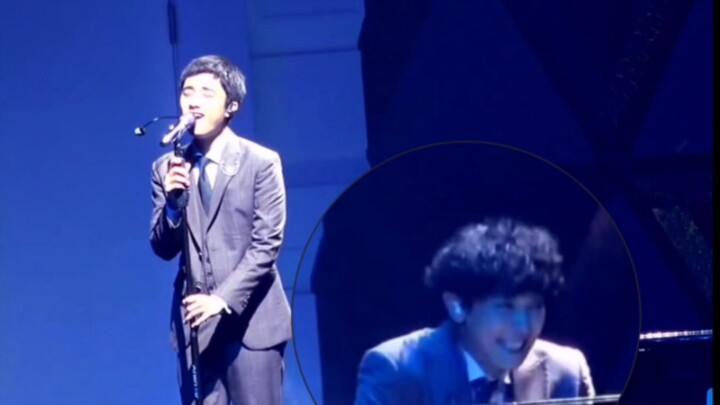 Đô Kính Tú: Có hài hước lắm à mà cười?  Park Chân Liệt: Hehe hehe hehe