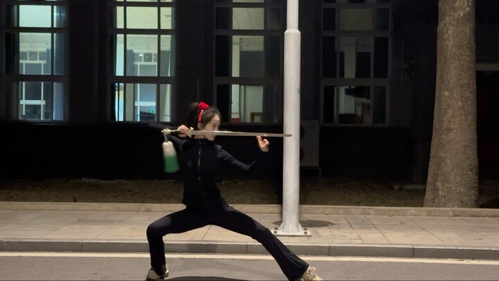 يجب على الشاب أن يرتفع بجرأة، ويُمسك بالنجوم والقمر ويلحق بأشعة الشمس. "حياة دائمة وحيوية نحو الأمام