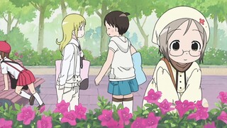 Cô bé dễ thương này đa tài và đa năng, nhưng tiếc thay lại là một kẻ ngốc!