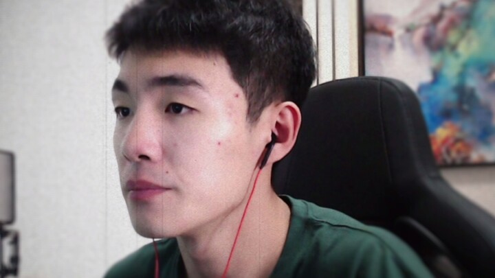 บนเวทีเล่นละคร ใต้เวทีเป็นคน