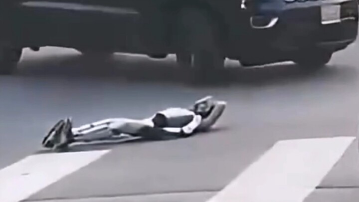 ฉันไม่ได้หัวเราะ ตอนล้างแค้นอย่าดึงฉันไปเกี่ยวด้วยเลยได้ไหม?