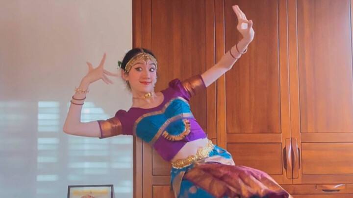 【Kuchipudi】Seperti boneka kecil penari India yang menari di atas kotak musik.