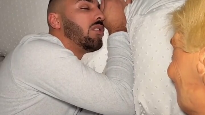 Orang asing bikin prank: Saat kamu membuka mata, jantung berhenti mendadak—serem banget!