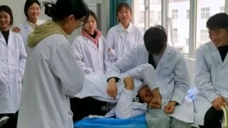 这娃追女生的方式很特别，我真不是故意拆台。