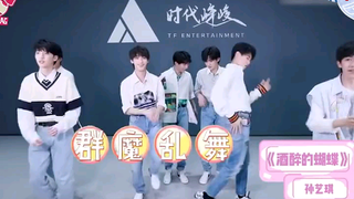 【Times Youth League】Thử thách nhảy ngẫu nhiên nhóm nữ, mọi người đều mang theo