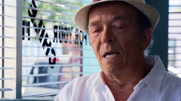 Tekanan Paman Ding Ding sangat kuat, dan Mike akhirnya harus berkompromi.