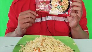 mukbang Indomie goreng kebanyakan kubis