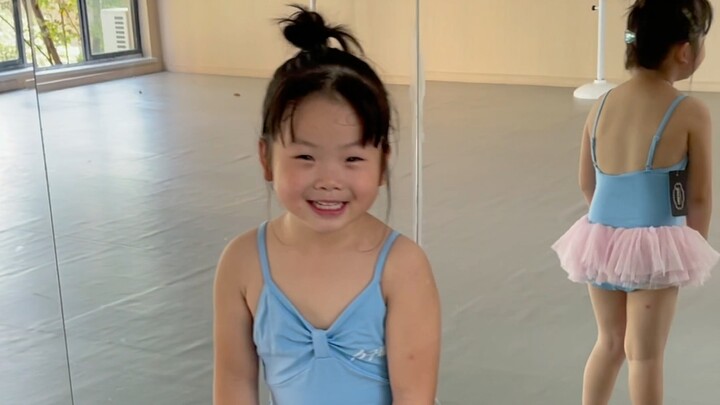 Aku tahu begitu guru mengeluarkan rok putri kecil itu, rencananya langsung gagal~