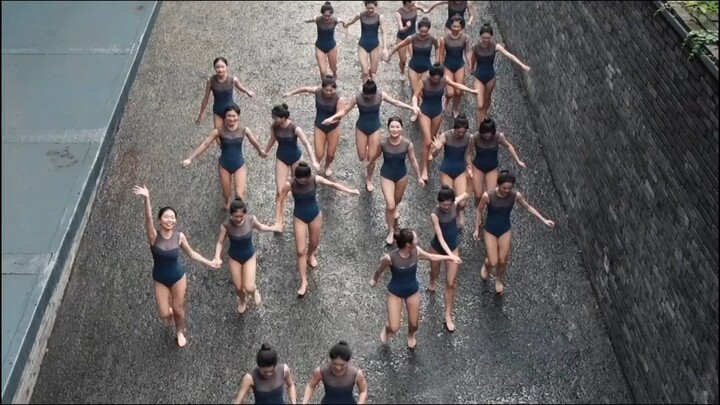 Landscape Mode: Dance Academy Graduation Photos of 24 Female Students