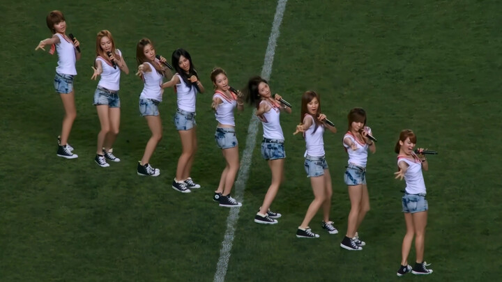 มุมมองแบบเทพ เท้าสุดยอด นี่แหละเสน่ห์ของการเต้นดาบหมู่ เส้นสายไหลลื่น แปลงจากตัว V หงายเป็น V คว่ำ, 