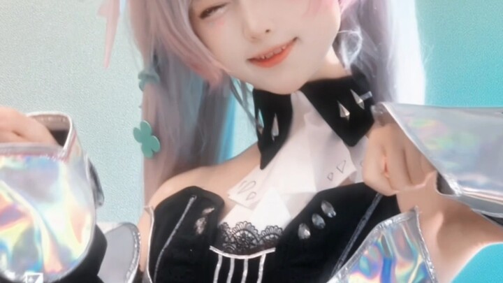 Wow, I saw the Zhan Shuang cosplay.