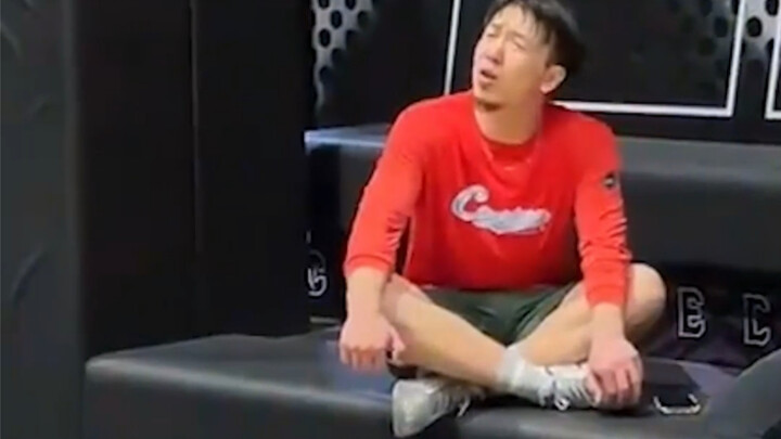 “Kakak Mo bilang aku tidak bisa melakukan slam dunk”