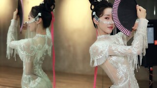 Tuy điều kiện của cô ấy không tốt, nhưng mắt nhìn kịch bản của cô ấy chưa bao giờ làm tôi thất vọng.