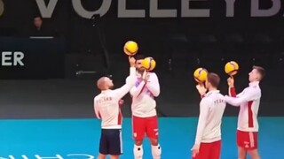 All members of the Polish men's volleyball team performed acrobatics on the spot.