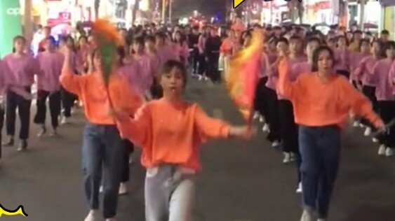 The heroic and handsome "Chen" girl group flashed on the street and shocked passers-by. They are so 