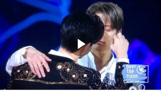 Got7段宜恩和Seventeen文俊辉互相摘脸上的纸花片！！画面养眼！！！这是什么神奇的社交圈！！