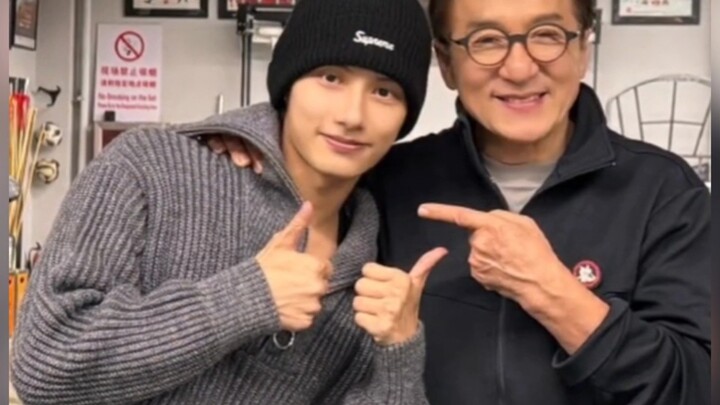 看到文俊辉成龙合影 崔韩率的美式反应延续到了线上