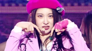 اللوك الجديد لقبعة البيريه الحمراء! مجموعة من أداء لي تساي يان على مسرح "HUSH RUSH" في برنامج "In th