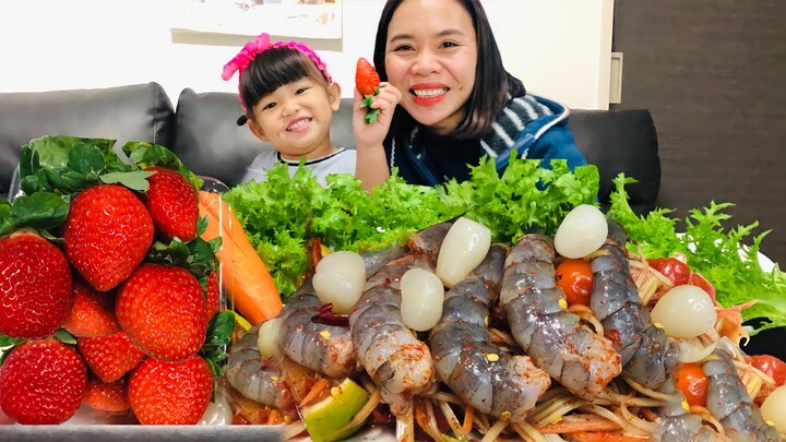 ตำกุ้งสด กุ้งเด้งๆตัวใหญ่ๆ สตรอว์เบอร์รี่หวานๆ | แม่ชบา พาแซ่บบ