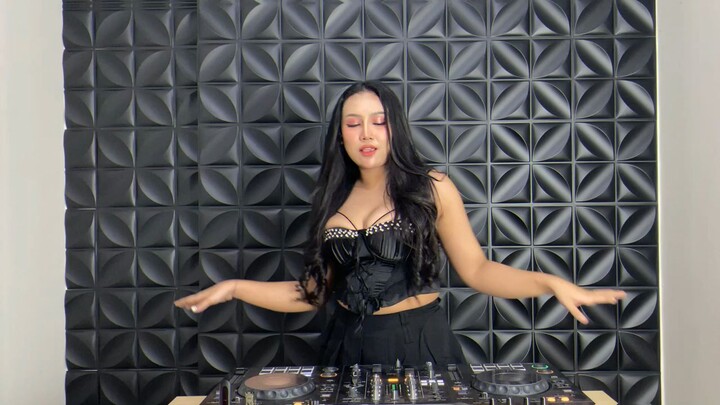 DJ JANGAN TUNGGU LAMA LAMA X BERTAHTA DIATAS TANAH MEREKA REMIX PLAT KT VIRAL TIK TOK FULL BASS 2026