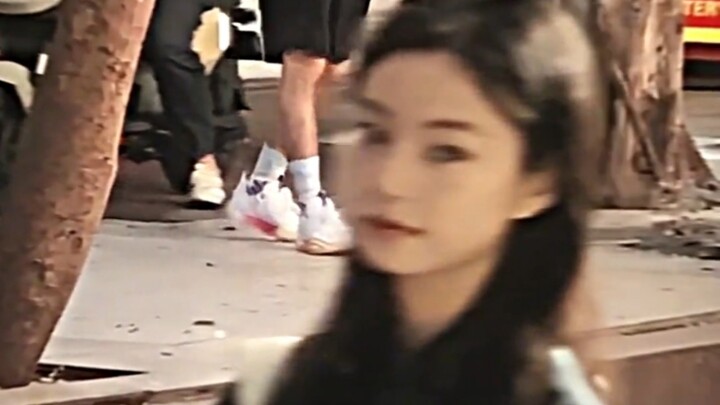 "ตัวละครนำที่บุกเข้ามาในเฟรม"