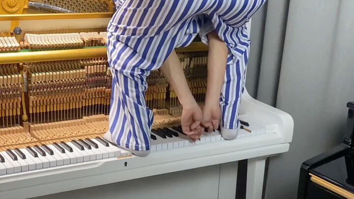 Saya mendengar bahwa orang yang bermain piano sangat elegan.