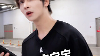 الآيس كريم بالطبع ليس أهم من أخي الصغير!