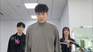 舞王争霸赛 A麦克踢 B乘风儿 C泱泱