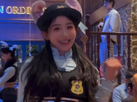 【หมายเลข 373: กลุ่มไอดอลสาวที่ล้มละลาย】เจ้าหน้าที่กระต่ายเต้นร้อนแรงที่แผงขายบาร์บีคิว — "แผนสะสมสาว