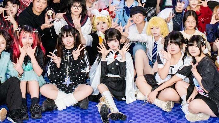 Lần đầu tham gia hoạt động nhảy theo nhạc, vui đến mức bay luôn lên trời~