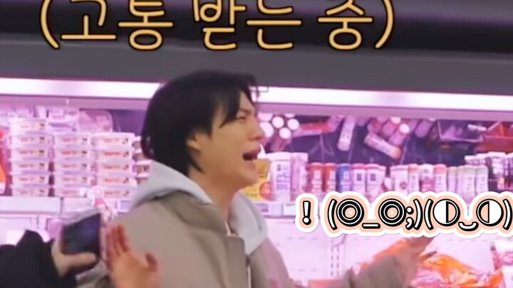 Vì Samoyed cảm thấy xấu hổ khi Mark Chenle la hét ầm ĩ trong siêu thị, nó chỉ là một chú cún nhỏ trầ