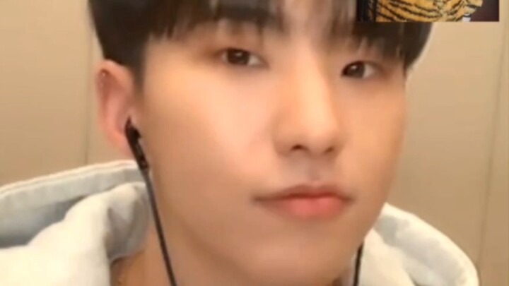 [Seventeen Kwon Soon-young Autograph Session] How to make you feel uncomfortable without giving you 