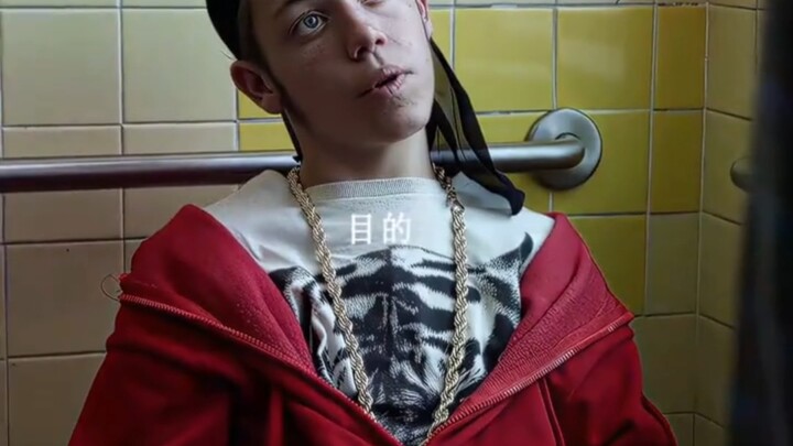 Setelah jadi polisi, malah tidak menangkap para penjual senjata ilegal ini? Benar-benar berjiwa besa