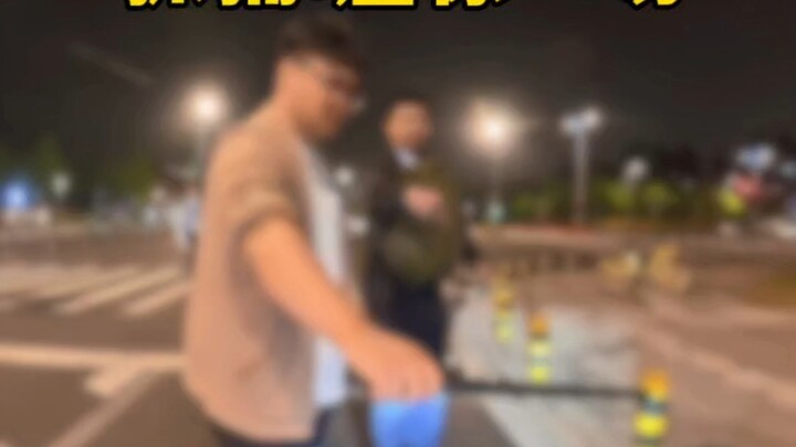 Pemeriksaan kendaraan yang dilakukan secara diam-diam. Tiba-tiba muncul menghadang mobil, membuat ke