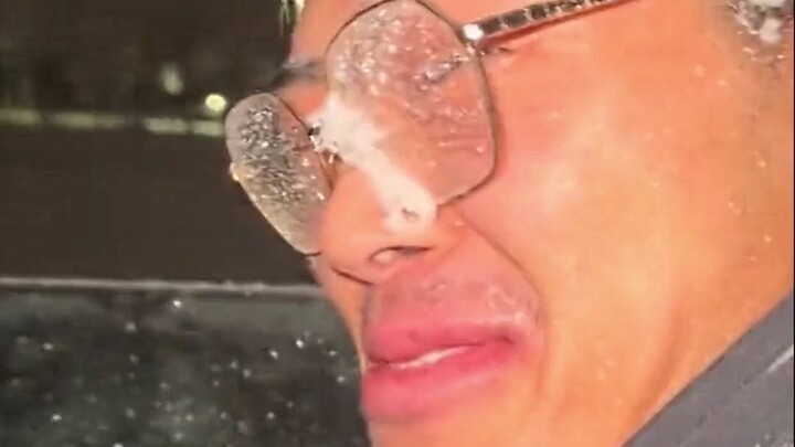 Chuyến xe hạnh phúc của anh chàng Nhật Bản với bạn bè sau giờ làm việc