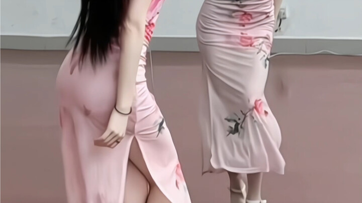 It has to be a hip-wrapped long skirt