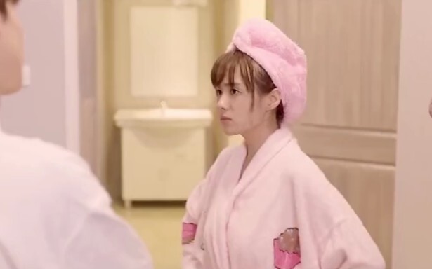 Với một cô bạn gái như thế này, tôi có thể bật cười sau giấc mơ của mình!