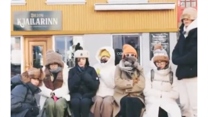 Friends on the same wavelength are the best remedy on the journey!