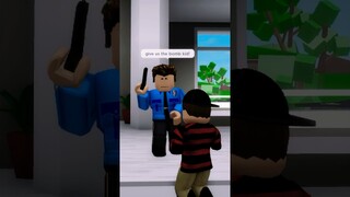 Mom calls cops on toddler .. #roblox #livetopia