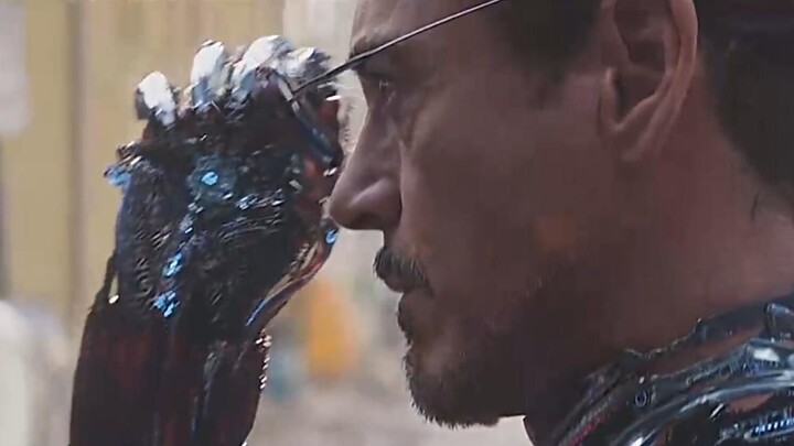 Baju zirah Iron Man sangat praktis! Saya suka multifungsinya!